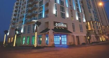 Virginia Beach | Ocean View Balcony Stay | Pool & Beach | Studio