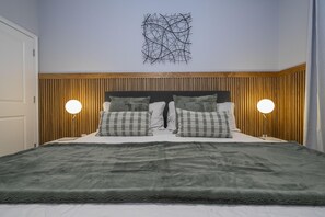 4 bedrooms, iron/ironing board, travel cot, free WiFi