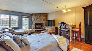 Iron/ironing board, internet, bed sheets