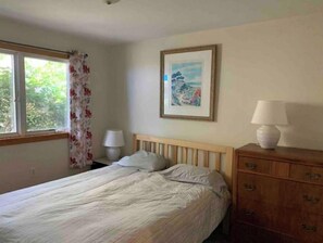 2 bedrooms, iron/ironing board, travel crib, free WiFi