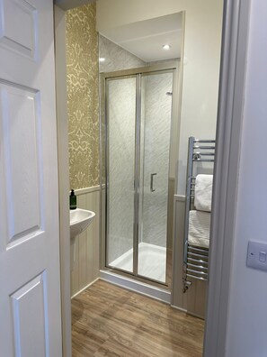 Comfort Double Room | Bathroom | Shower, hair dryer, towels, soap - The Victoria Hotel (Berwick-upon-Tweed)