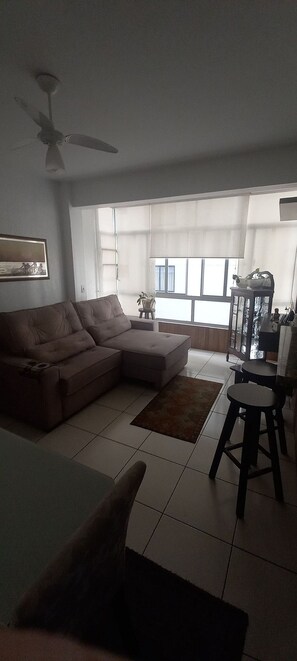Departamento Premium | Sala de estar | Smart TV, Netflix, películas con cargo y servicios de streaming 