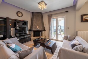 تلفزيون ذكي، مدفأة، ألعاب فيديو، مشغل دي في دي