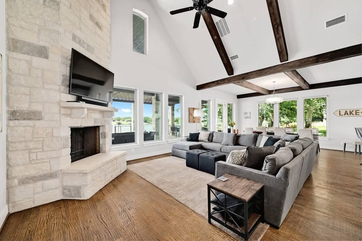 TV, lareira, videogames, escritórios