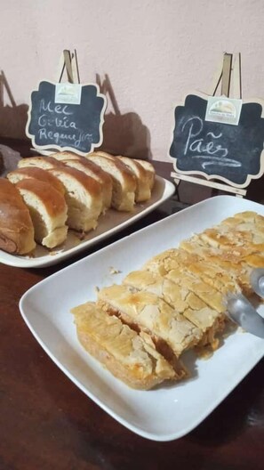 Free daily cooked-to-order breakfast