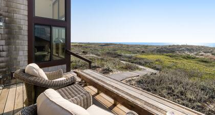 Luxury, secluded home with direct beach access, amazing views, & pool