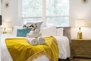 2 habitaciones, tabla de planchar con plancha, wifi y ropa de cama 