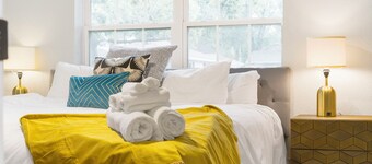 Modern Cottage by Hospital, King Bed / Glass Shower