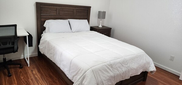 2 bedrooms, in-room safe, desk, iron/ironing board