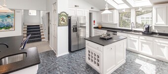 Ocean-view home that is within a 2 minute walk to the beach w/rooftop deck