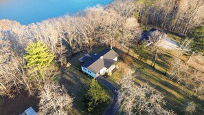 Exterior - "Cumberland Shoreline Retreat" Waterfront Access, Fun, Hot Tub, Marinas (Bronston)