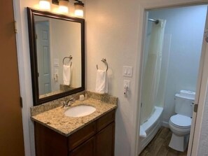 Hair dryer, towels, soap, shampoo - Payson | Peaceful Cabin Stay | Pool + Hot Tub (Payson)