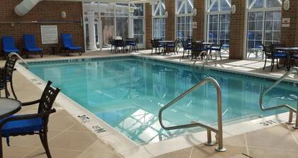 South Bend | Campus Crew Stay | Pool + Hot Tub | 2BR Condo