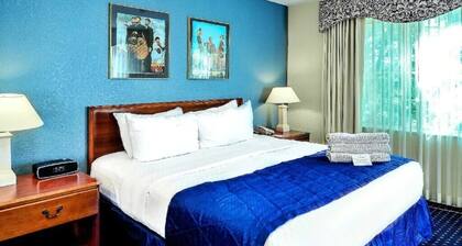 South Bend | Campus Crew Stay | Pool + Hot Tub | 2BR Condo
