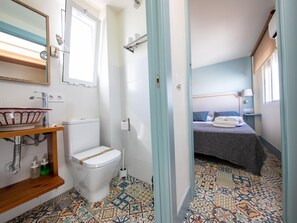 Bathtub, hair dryer, towels