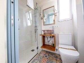 Bathtub, hair dryer, towels - LA MERCED Apartment 40 2BT 2BR (Malaga)