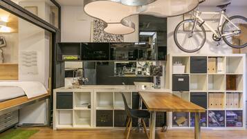 1 dormitorio, tabla de planchar con plancha, Internet y ropa de cama