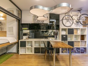 1 slaapkamer, een strijkplank/strijkijzer, internet, beddengoed