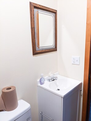 Dusche, Handtücher, Toilettenpapier