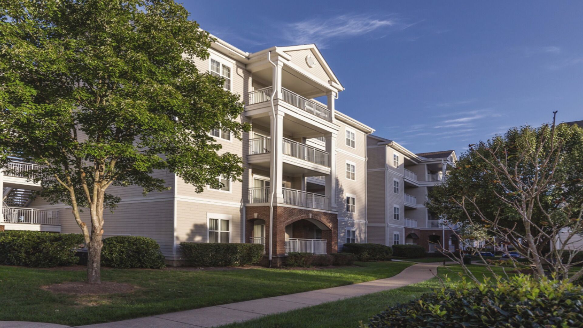 2BD/Nashville - Pool, Gym, Kitchen, Jet Tub, WiFi! 