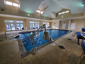 Indoor pool, outdoor pool - 2BD/Nashville - Pool, Gym, Kitchen, Jet Tub, WiFi!  (Nashville)