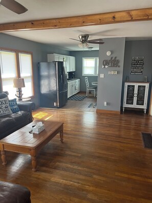 Smart TV - Journey Cabin II (Rathbun)