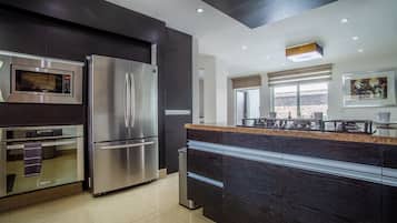 Casa urbana | Cocina privada | Refrigerador con congelador, microondas, tostadora y licuadora