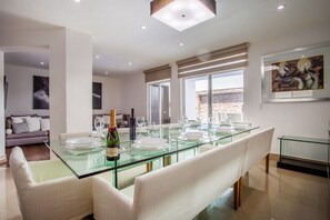 Rumah Kota | Ruang makan