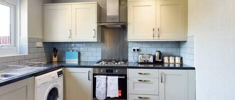 Frigorífic, microones, forn i placa de cuina