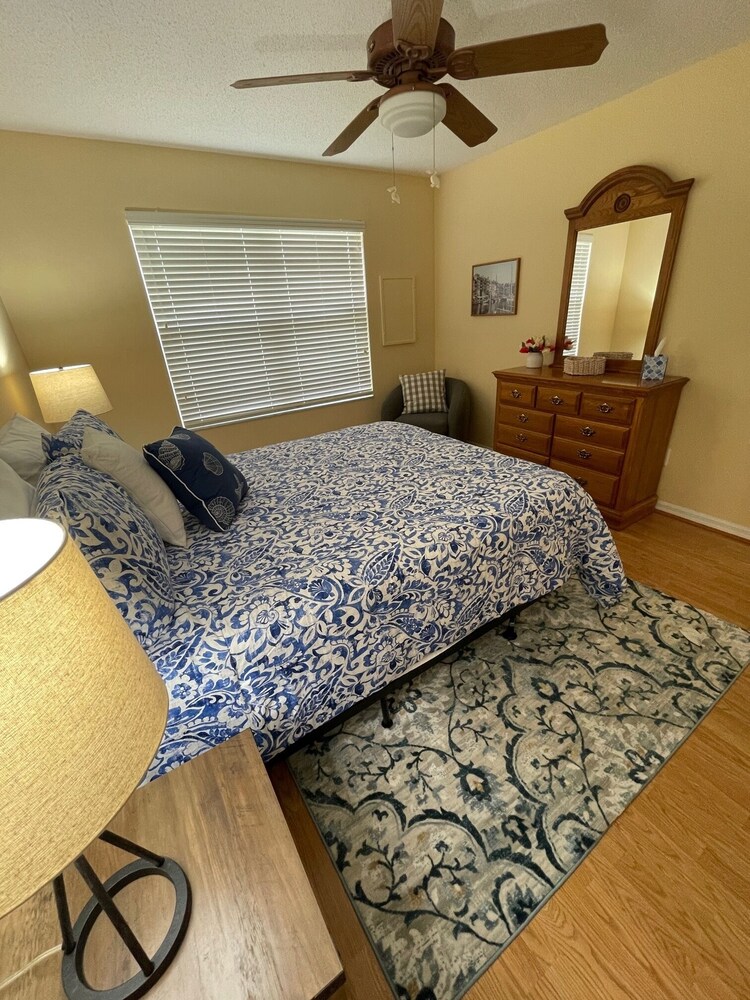 Centrally located between Sumpter Landing and Brownwood Paddock Squares