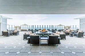 Outdoor dining - Diamond Resorts Oceanaire Resort - 1 Bedroom Accessible Roll in Shower OceanView (Virginia Beach)