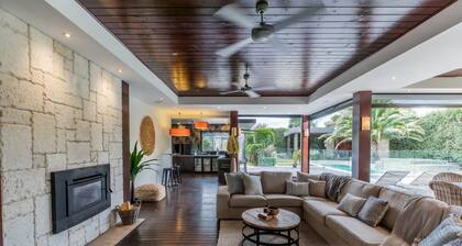 Peninsula Villa Retreat With Pool Hot Tub