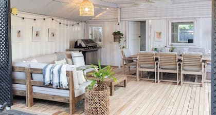 Sol Coastal Retreat - Outdoor Spa and Sauna
