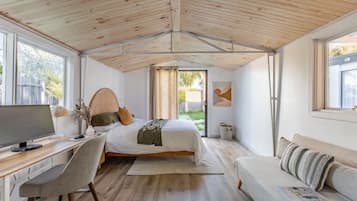House | 5 bedrooms, iron/ironing board, Internet