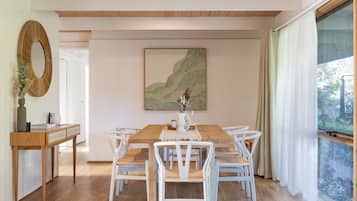 House | 5 bedrooms, iron/ironing board, Internet