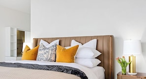 Hus | 7 sovrum, skrivbord och internet