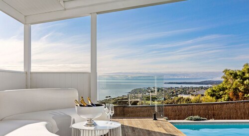 Bayview Luxe Entertainer Pool World Class View