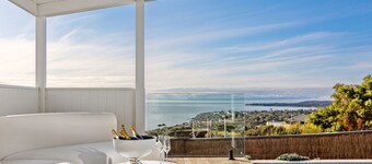 Bayview Luxe Entertainer Pool World Class View