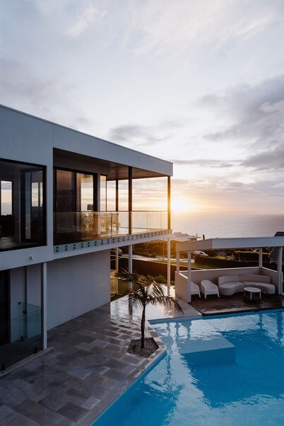 Bayview Luxe Entertainer Pool World Class View