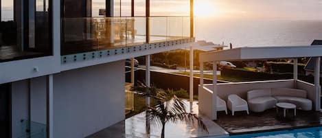 7 habitaciones, escritorio y acceso a internet