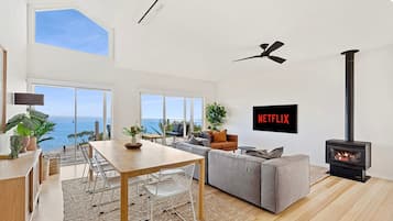 5 bedrooms, desk, iron/ironing board, Internet