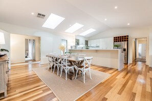 House | 5 bedrooms, Internet - Hamptons Inspired Luxury (Mount Martha)