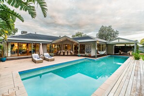 House | 5 bedrooms, Internet - Hamptons Inspired Luxury (Mount Martha)