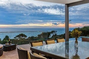 House, Accessible | 5 bedrooms, Internet - The Ocean s Edge Luxury Entertainer With Views (Mount Martha)