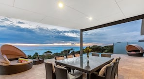 House, Accessible | 5 bedrooms, Internet - The Ocean s Edge Luxury Entertainer With Views (Mount Martha)