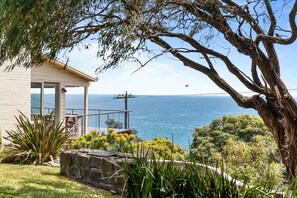 3 bedrooms, desk, Internet - Clifftop Coastal Sanctuary With Panoramic Views (Mount Martha)