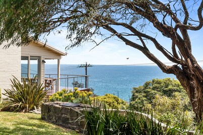 Clifftop Coastal Sanctuary With Panoramic Views