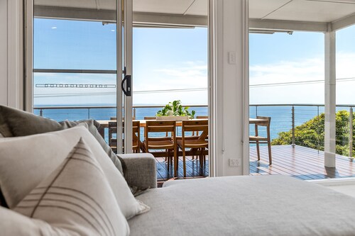 Clifftop Coastal Sanctuary With Panoramic Views