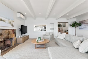 House | 3 bedrooms, desk, Internet - Clifftop Coastal Sanctuary With Panoramic Views (Mount Martha)