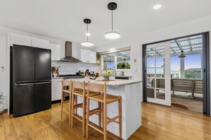 House, Accessible | 6 bedrooms, Internet - Sol Yarra Valley Barrel Sauna Spa Urban List (Yarra Glen)